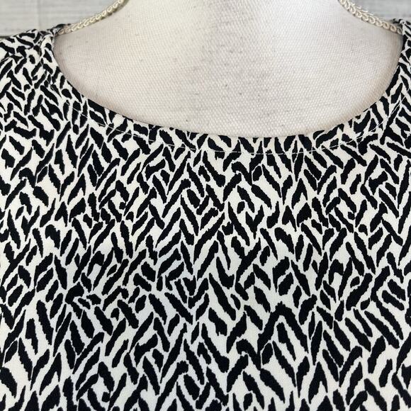 Vince Camuto Blouse Top size Small Black White Zebra Puffy Sleeves Ties Modest - Picture 3 of 10
